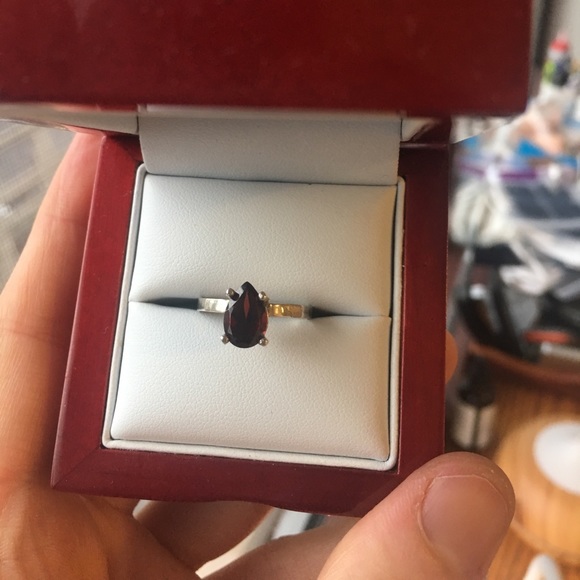 🧚🏼‍♀️✨Clearance Sale!✨ Genuine garnet and sterling silver ring size 5 - Picture 4 of 7